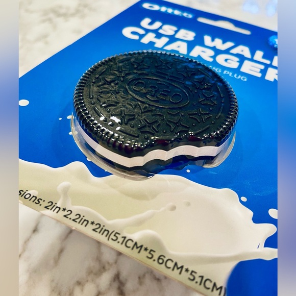 NWT! USB Wall charger with Oreo cookie shape. - Picture 2 of 7